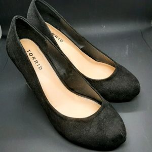 Torrid Size 8 Black Faux Suede Pumps